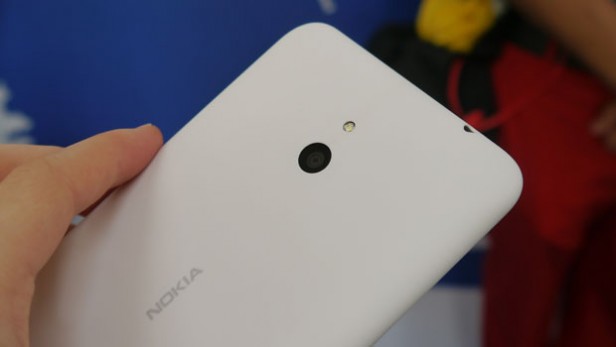 Nokia-Lumia-1320-3.jpg